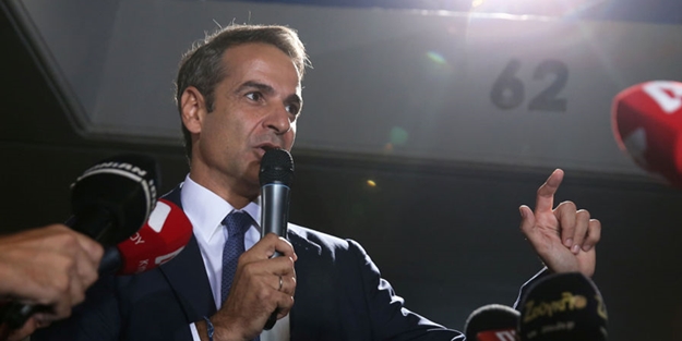 Miçotakis'ten zafer konuşması: Yunan halkı büyüme ve güvenlik istiyor