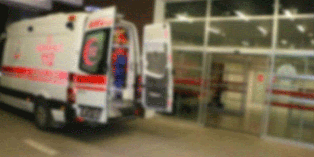 Midibüs otobüs terminali araç giriş yoluna düştü: 15 yaralı