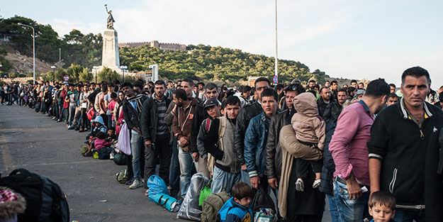 Midilli sığınmacılar için geçiş noktası