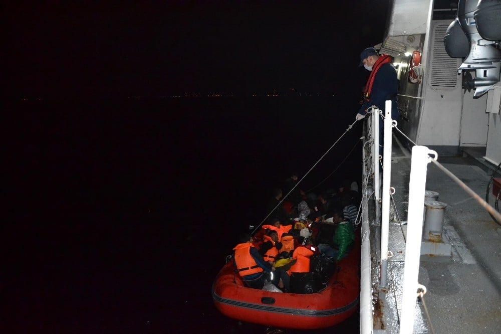 Midilli’den geri itilen göçmenleri yine sahil güvenlik kurtardı 