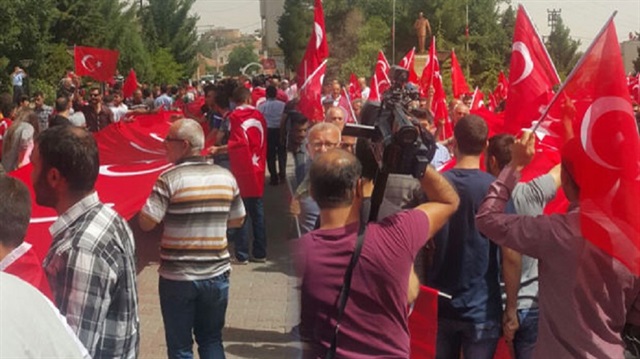 Halk sokaklara döküldü