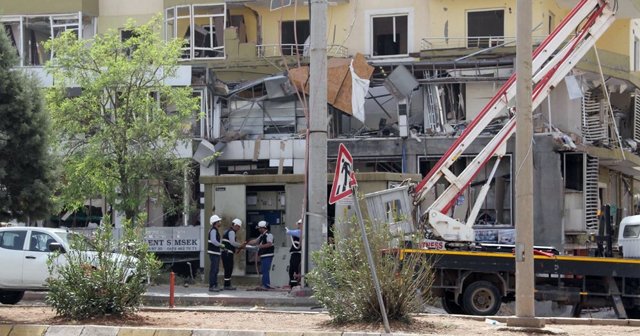 Midyat’ta saldırının izleri temizleniyor