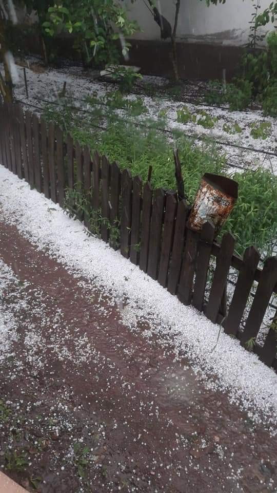 Mihalıççık’ta dolu yağışı şaşırttı 