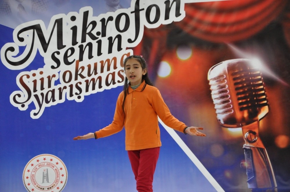 “Mikrofon Senin” adlı şiir yarışması 