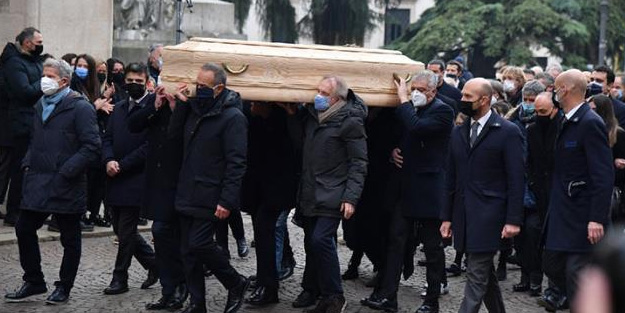 Efsane golcü son yolculuğuna uğurlandı