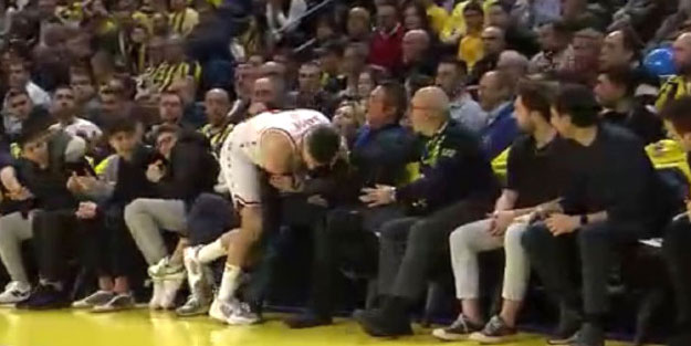 Milano'nun yıldız oyuncusu Ali Koç'un üstüne kapaklandı