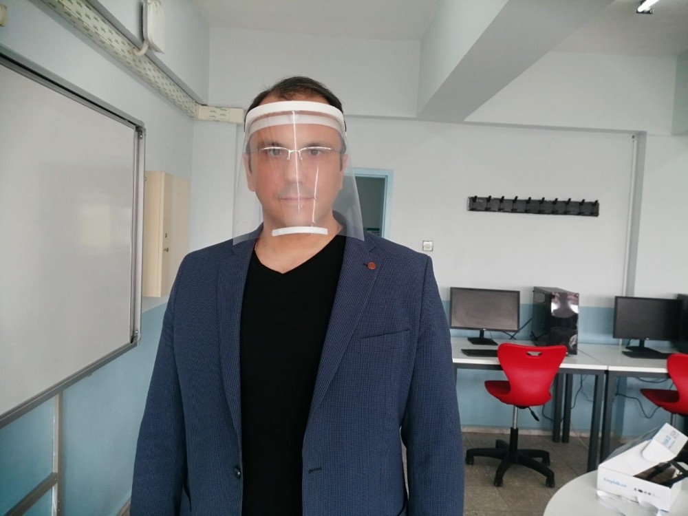 Milas BİLSEM’de maske ve siperlik üretiliyor 