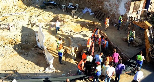 2 bin 400 yıllık lahit bulundu