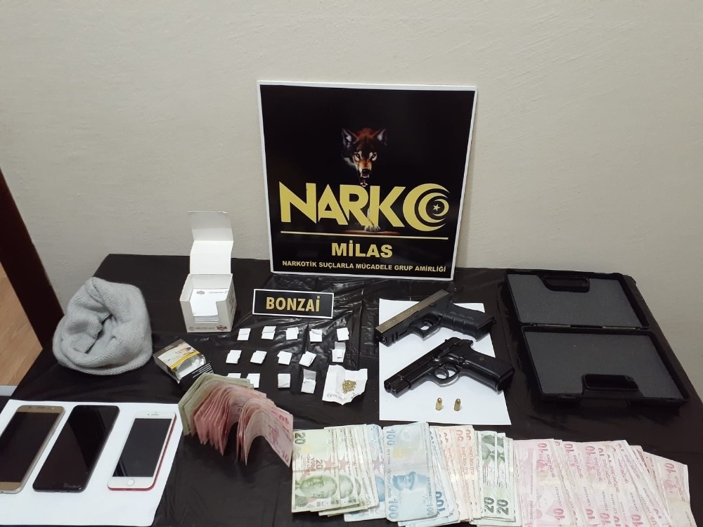 Milas’ta uyuşturucu, silah ve para ele geçirildi 