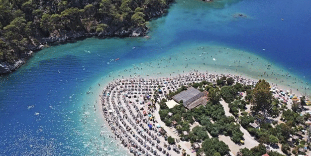 'Millet aç aç' diye anıranlar nerede? Yerli turist para saçtı