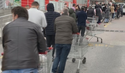 Millet, akın akın marketlere gidip o üründen üçer-beşer almaya başladı! Öyle böyle zam gelmeyecek! Hemen koşun
