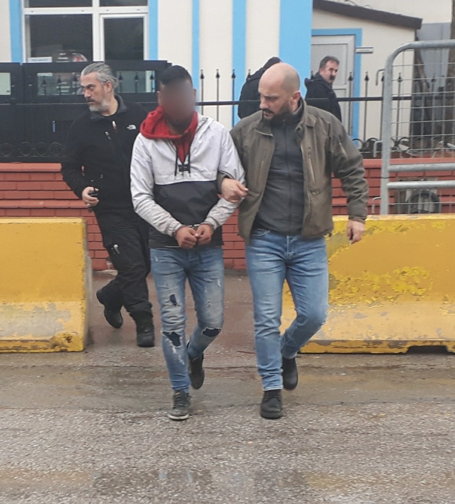 Millet Bahçesi inşaatından 18 bin liralık kablo çalan 2 kişi yaralandı 
