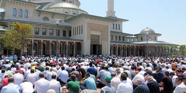 Sabah ezanını Erdoğan okudu