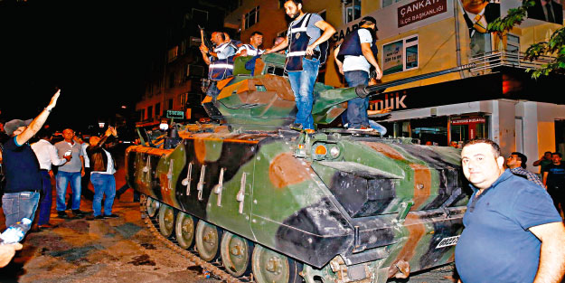 Millet-devlet el ele hainleri püskürttü