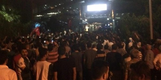 Millet, Hürriyet'e el koydu!