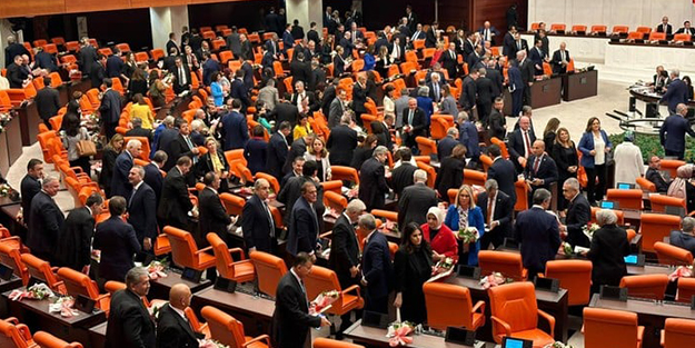 Cumhurbaşkanı Erdoğan TBMM'ye girerken CHP ve HDP'den skandal!