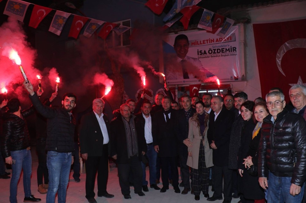 Özdemir: Bu işte bir terslik var diyenler artık değişim isteyenlerdir