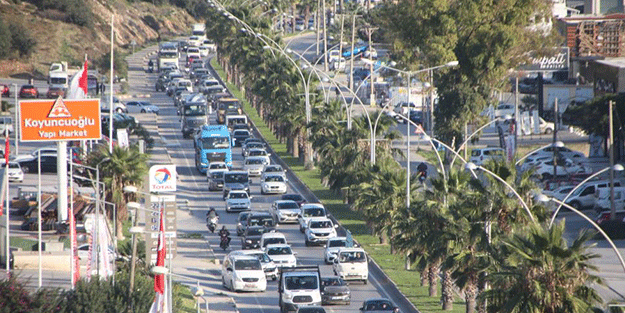 Millet Mersin'e muhalefet tersine! Kilometrelerce araç kuyrukları oluştu