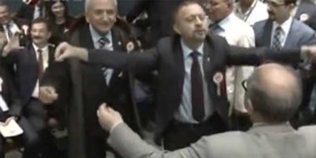 Millet şehitlerine ağlarken skandal tören