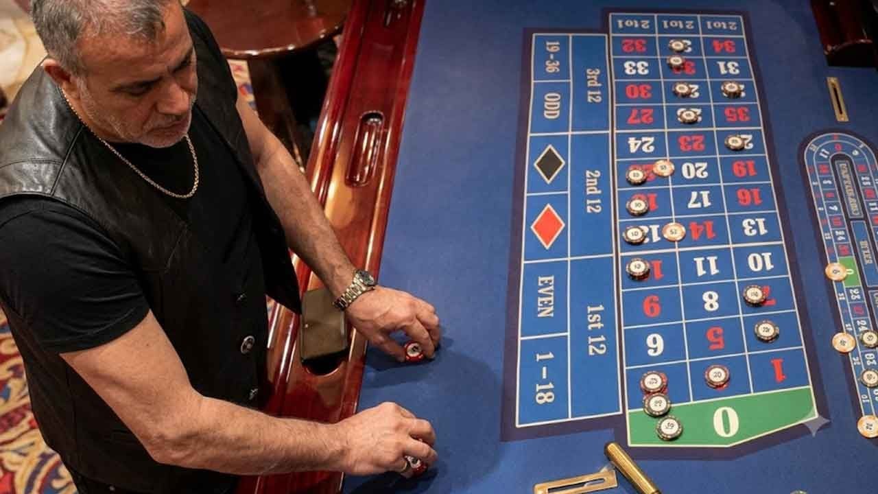 Milletin parasıyla kumar tezgahı! Haluk Levent'in Kıbrıs'ta rulet masalarından Bayern Münih maçlarına uzanan fahiş bahis kuponları deşifre oldu!