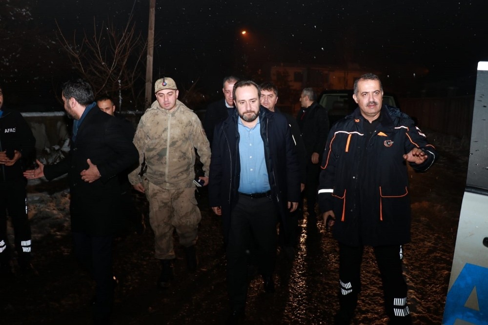 Milletvekili Ağar ve Başkan Şerifoğulları, deprem bölgesinde inceleme de bulundu 