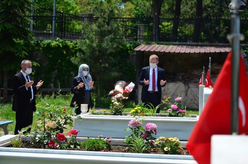 Milletvekili Ceyda Çetin Erenler’den Kütahya Hava Şehitliği’ne ziyaret 