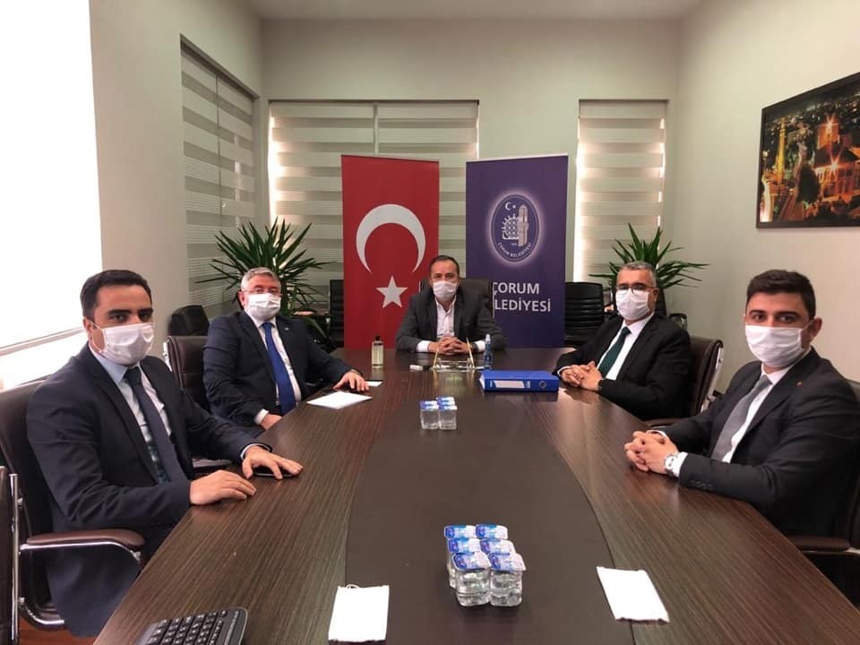 Milletvekili Ceylan, belediye başkanı ve parti teşkilat başkanlarıyla istişarede bulundu 
