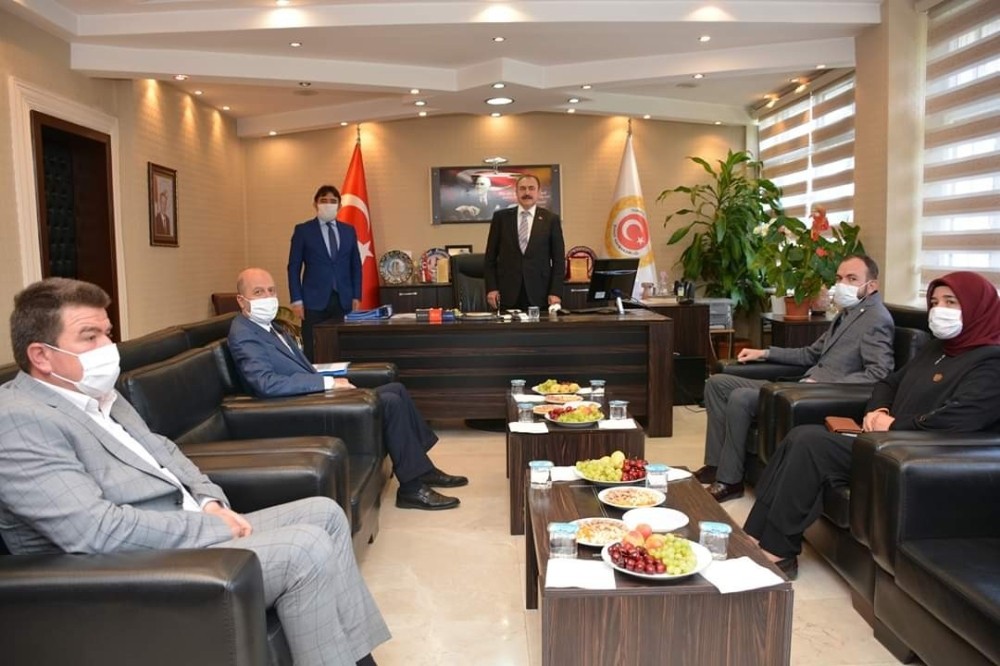 Milletvekili Eroğlu memleketi Şuhut’ta hemşerileri ile bir araya geldi 