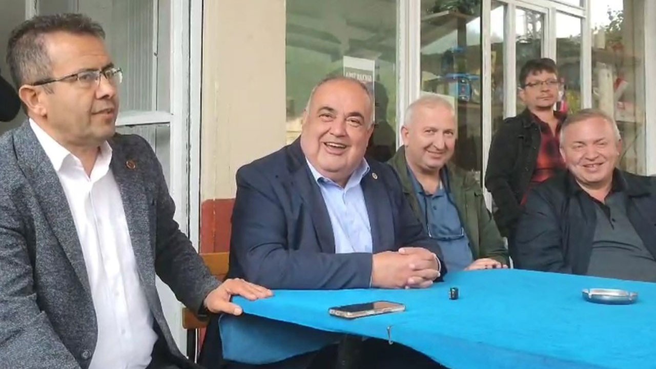 Milletvekili ile köylüler arasında güldüren konuşma: İnşallah beni aldatmazsın! Benim soyadım Aldatmaz