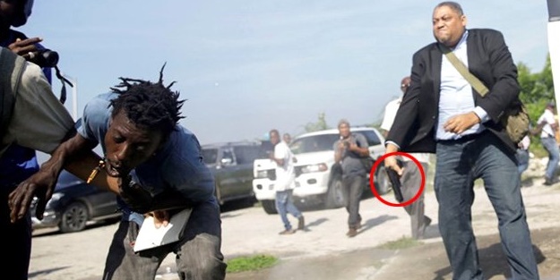 Milletvekili kendisini protesto edenlere silahla saldırdı!
