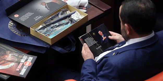 Mecliste dağıtıldı! Vekiller merakla inceledi...