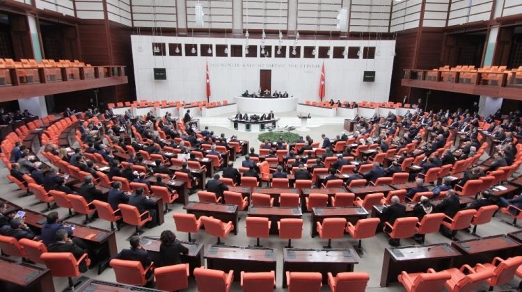 Milletvekillerine dizüstü bilgisayar dağıtıldı