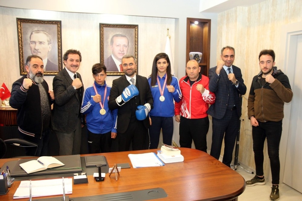 Milli boksörlerden Başkan Say’a teşekkür ziyareti 