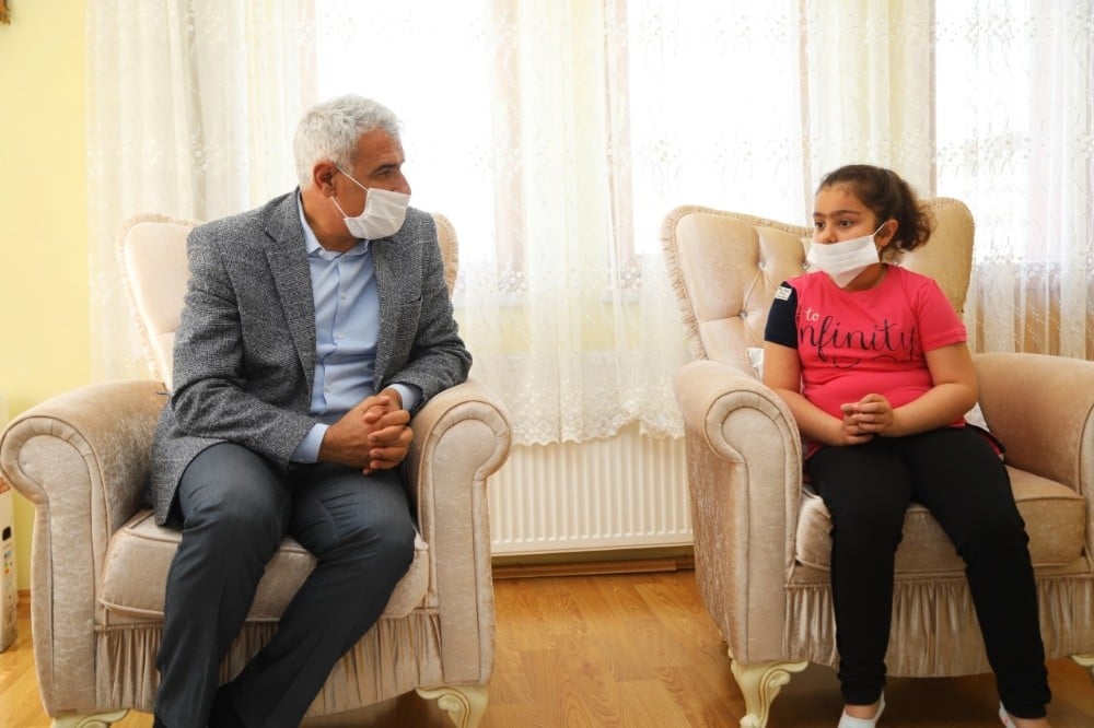 Milli Dayanışma Kampanyası’na kumbarasındaki parasını bağışladı 