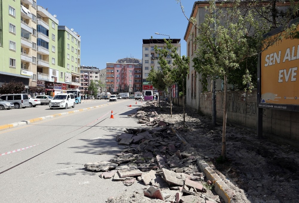 Milli Egemenlik Caddesi’nde yenileme çalışmaları başladı 