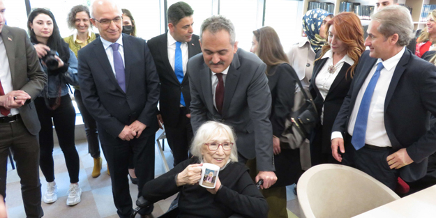 Milli Eğitim Bakanı Mahmut Özer: Alev Alatlı annemin yokluğunu aratmadı