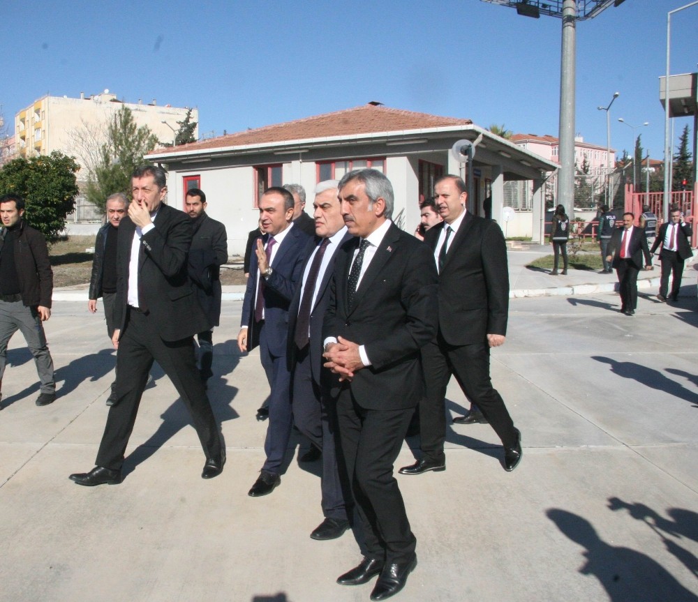 Milli Eğitim Bakanı Selçuk Kilis’te Eğitim alanlarını gezdi 