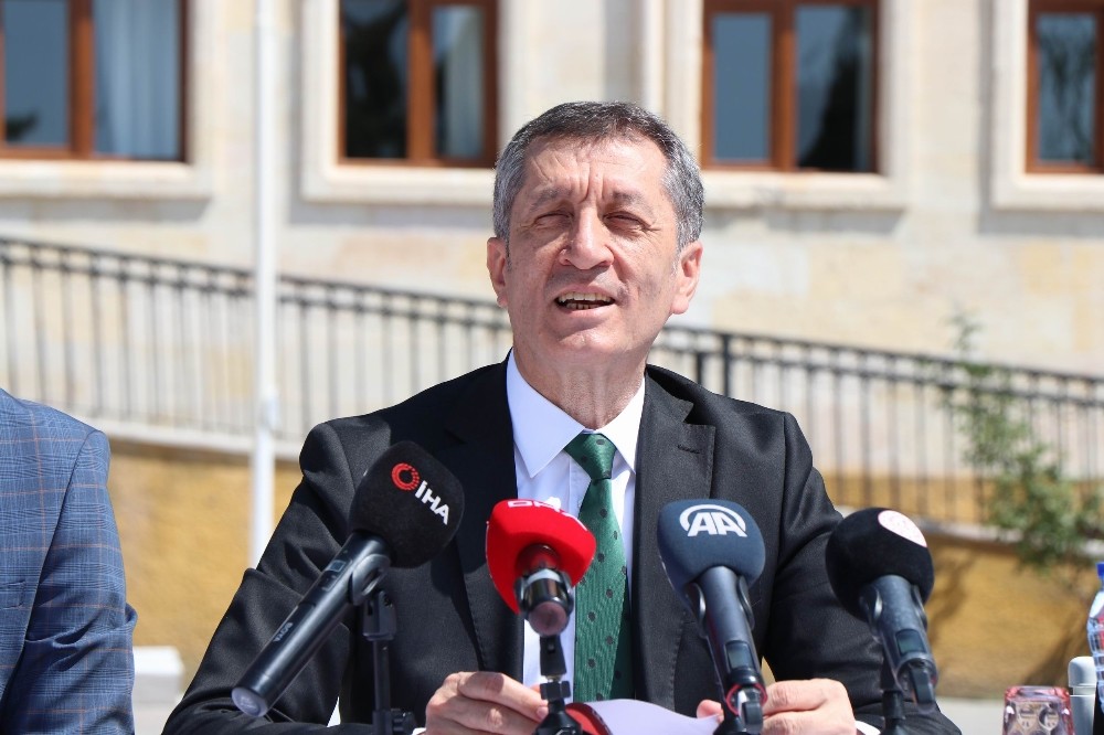 Milli Eğitim Bakanı Selçuk: 