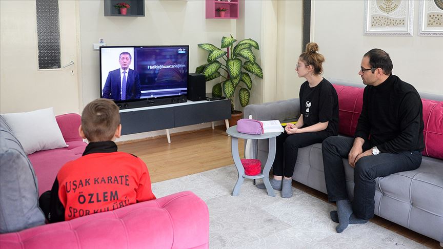 Milli Eğitim Bakanı Selçuk uzaktan eğitimde 'veli kuşağı'nı başlatıyor