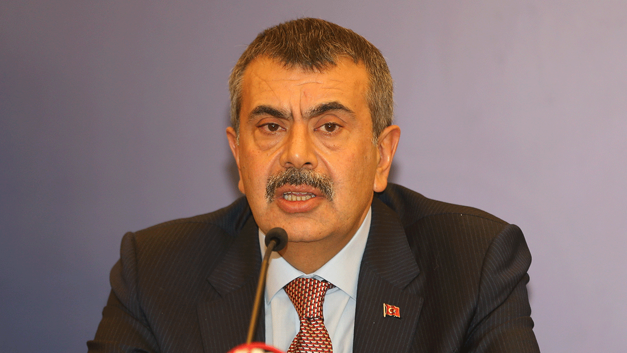 Bakan Tekin'den CHP, DEM Parti ve trollerine şamar