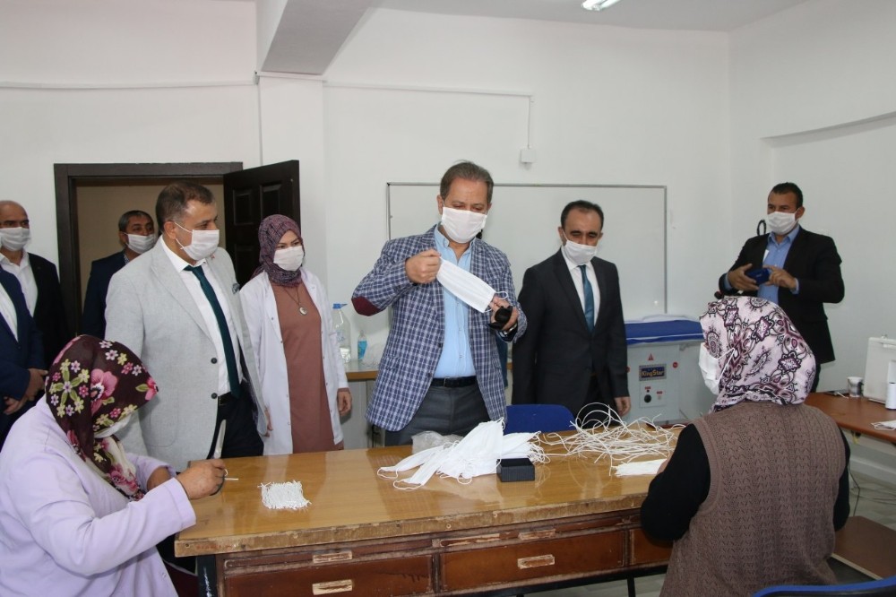 Milli Eğitim Müdürlüğü’nden Tomarza Halk Eğitim Merkezi’ne malzeme desteği 