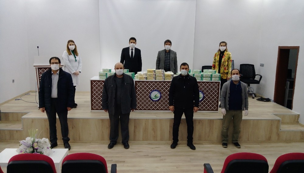 Milli Eğitim Müdürlüklerinde çalışan personele maske desteği 