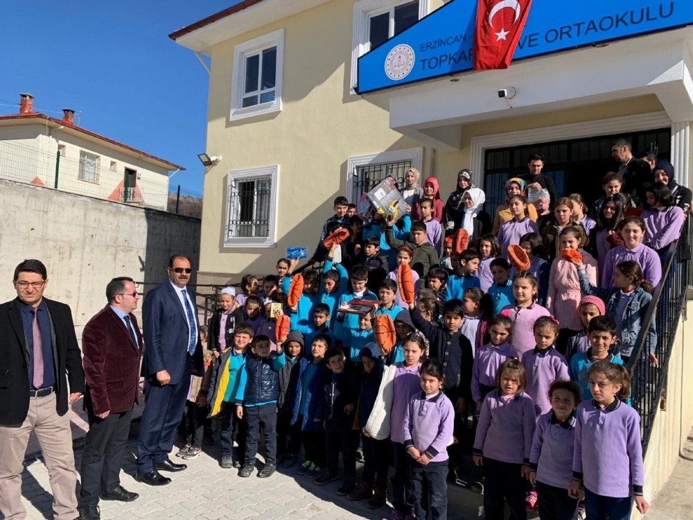 Milli Eğitim Müdürü Aziz Gün, Kemaliye’de okul ziyaretleri gerçekleştirdi 