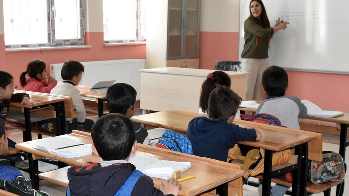 Milli Eğitim'den flaş karar! 1 yıl ertelendi! Az önce tüm Türkiye'ye duyuruldu