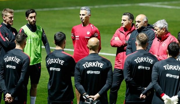 Milli Futbol Takımı'nda mesai başladı