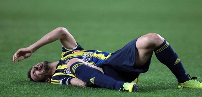 Milli futbolcu, Ameliyat oluyor!