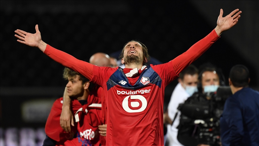 Milli futbolcular Burak Yılmaz, Yusuf Yazıcı ve Zeki Çelik'ten 'şampiyonluk' paylaşımı