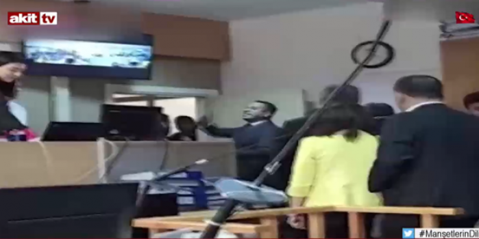 Milli Görüş’ün partileri bile kapatılırken bu vandallığı gördünüz mü?