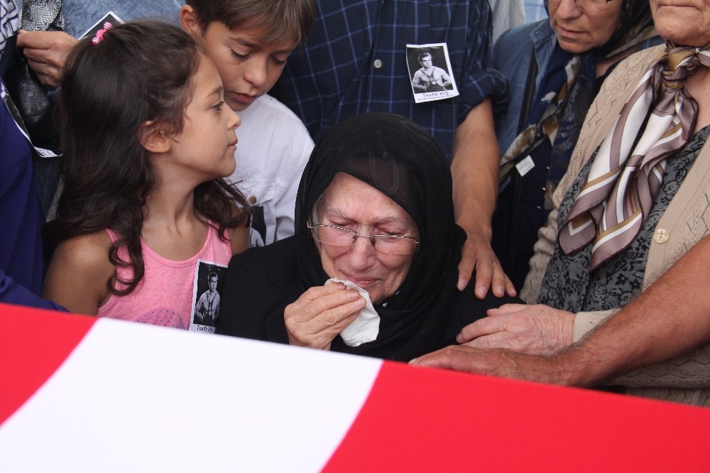 Milli Güreşçi Tevfik Kış son yolculuğuna uğurlandı 
