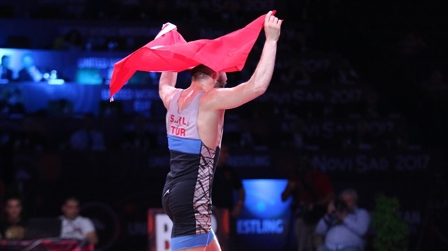 Milli güreşçiler Atlı ve Yaşar Avrupa üçüncüsü oldu